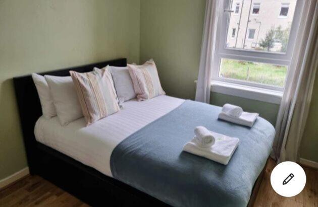 Pass The Keys Cozy Two Bed Flat Near Glasgow Airport & 페이즐리 외부 사진