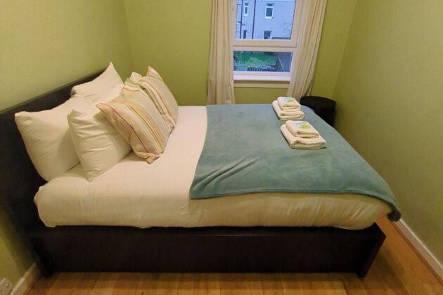 Pass The Keys Cozy Two Bed Flat Near Glasgow Airport & 페이즐리 외부 사진